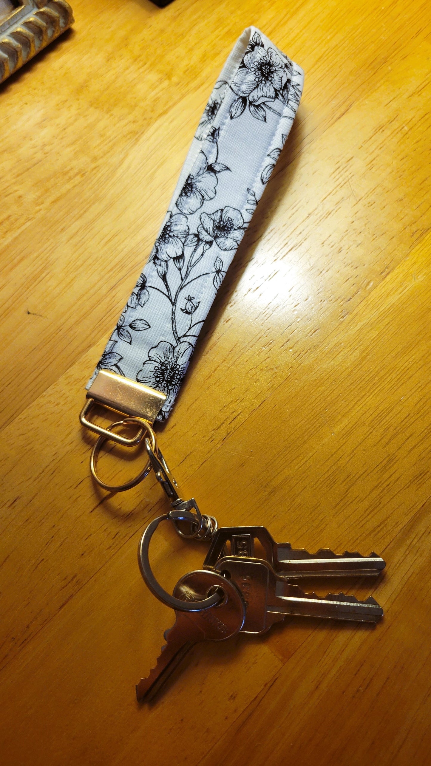 Black Floral - Wristlet Keychain